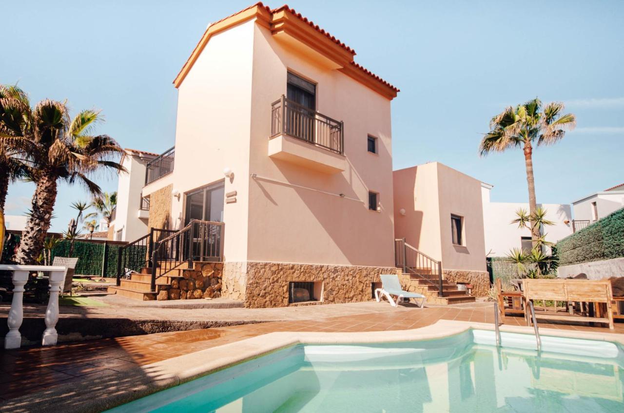 International Surf Camp Only Surf Hostel Corralejo Exterior photo