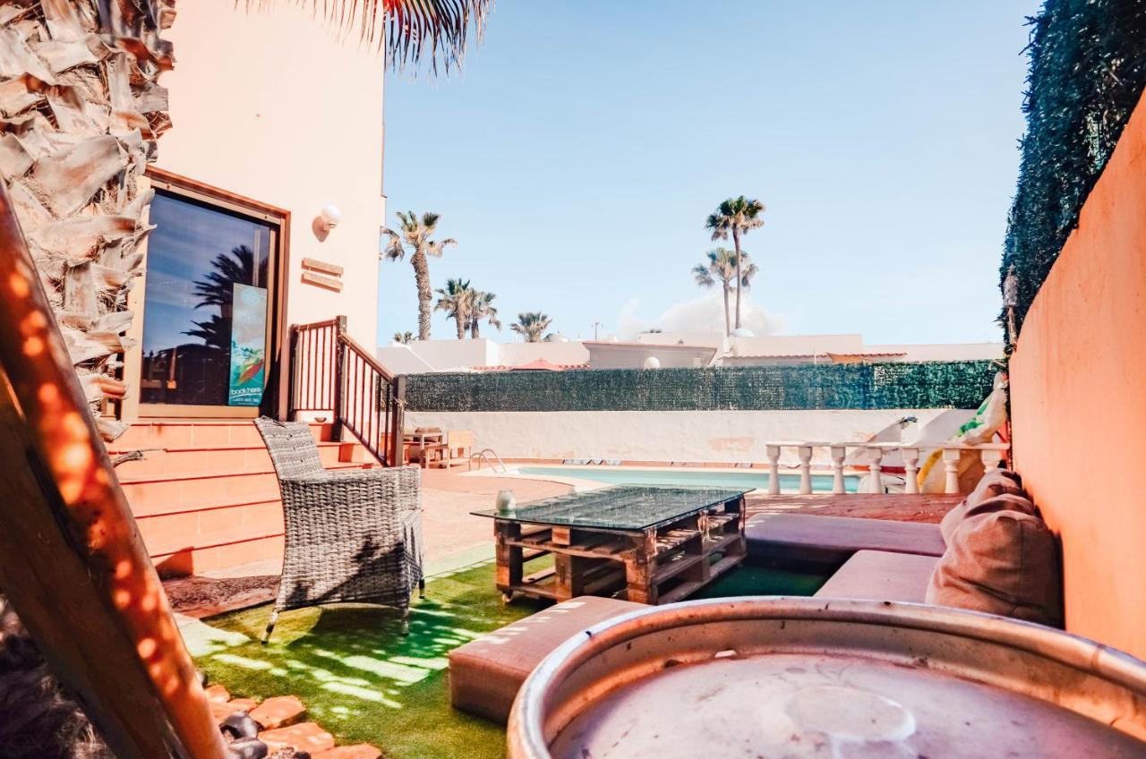 International Surf Camp Only Surf Hostel Corralejo Exterior photo