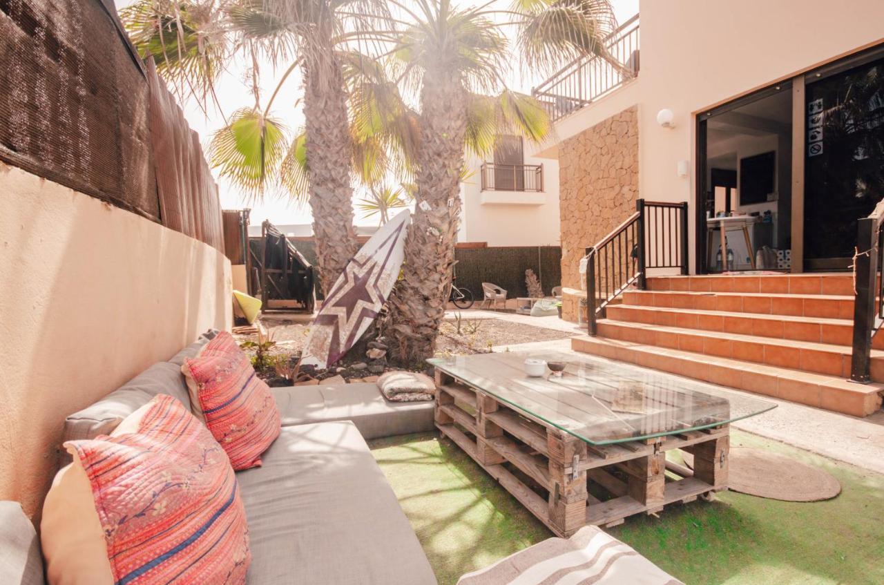 International Surf Camp Only Surf Hostel Corralejo Exterior photo