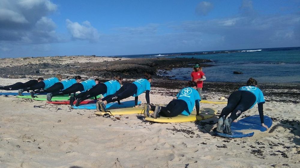 International Surf Camp Only Surf Hostel Corralejo Exterior photo